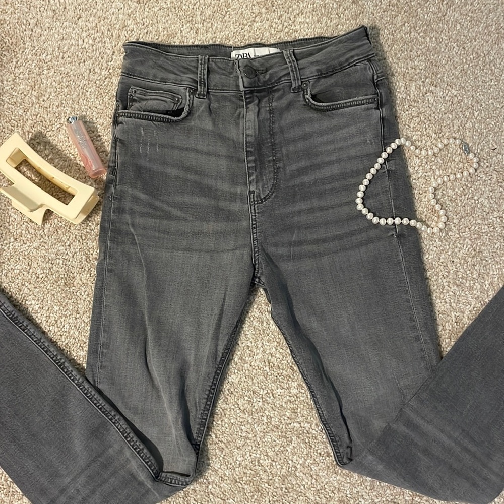Zara high waisted skinny jeans with frayed ankles and distressed knee SZ US 04
